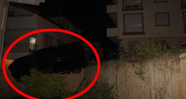 Polisi dinlemedi, duvarda asılı kaldı!