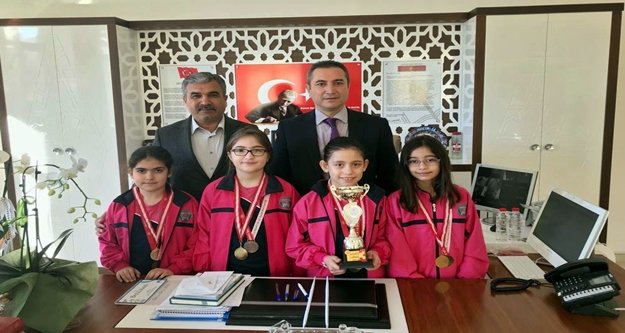 Satranç’ın yıldızlarından Müdür Er’e ziyaret