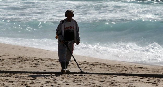Sezon öncesi Alanya sahillerine defineci akını!