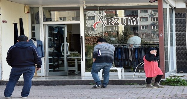 Terzi dükkanını kurşunladı