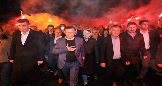 Yücel'in 82 projesine 82 meşaleli karşılama