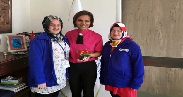 Türel’den Alanyalı sağlıkçılara çiçekli kutlama