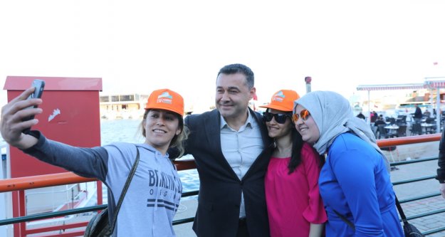 Yücel'e vatandaşlardan yoğun ilgi