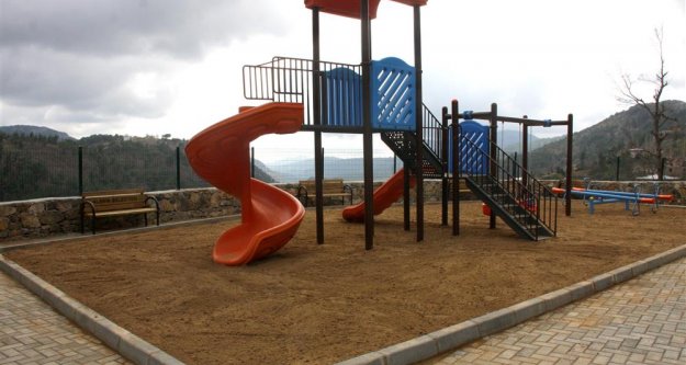 Yücel kırsal mahallelerdeki çocukları unutmadı