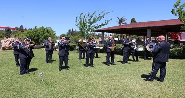 AKM bahçesine, Zeytin, Çam, Portakal ağaçları dikildi