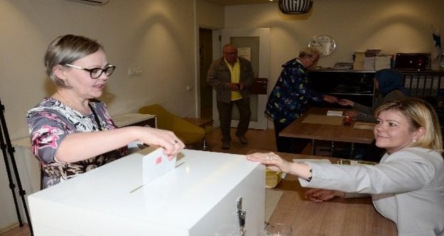 Alanya'da Finlandiyalı seçmenler sandık başına gitti