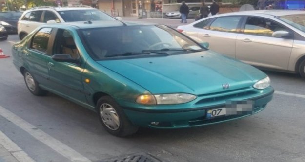 Alkollü sürücü akan trafik ortasında uyuyakaldi