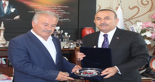 Bakan Çavuşoğlu'ndan belediye ziyaretleri