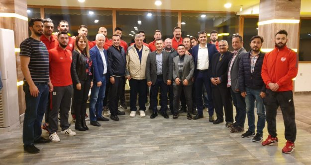 Başkan Yücel'den A takıma moral yemeği