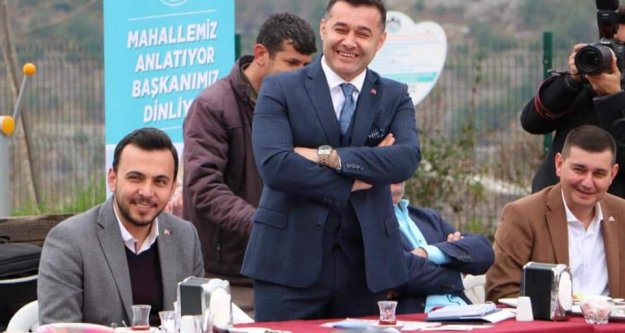 Başkan Yücel mazbatasını alıyor