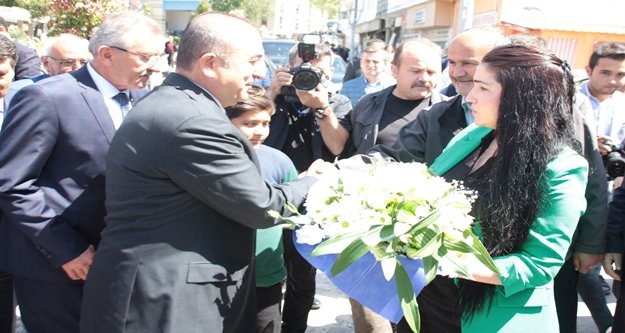 Çavuşoğlu: "Oy veren vermeyen herkesi hizmetlerimizle kucaklayacağız"