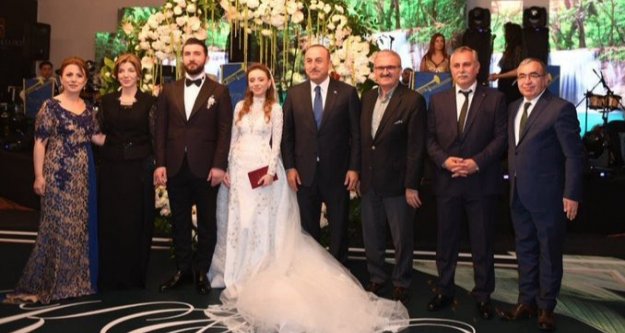 Çavuşoğlu yeğenine nikah şahitliği yaptı