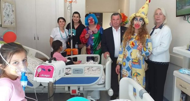 CHP hastanedeki çocukları unutmadı