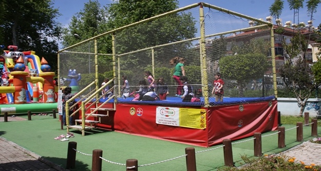 Çocuklar 23 Nisan'da Alanya Belediyesi ile güldü