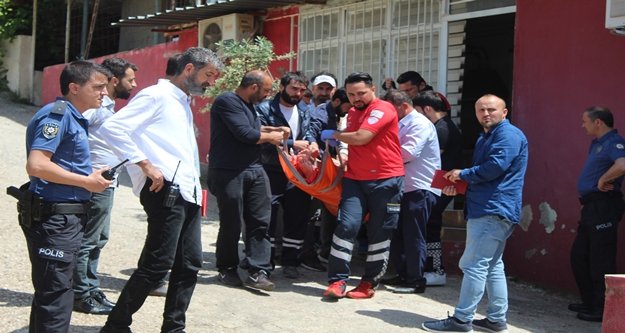 Evini alamayınca emlakçıyı bastı