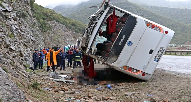 Kazada ölenlerin kimlikleri lisans kartlarıyla tespit edilmeye çalışıldı