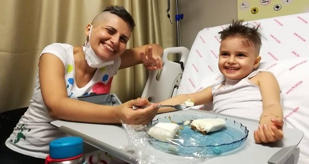 Lösemi hastası Minik Öykü için annesi umut olacak