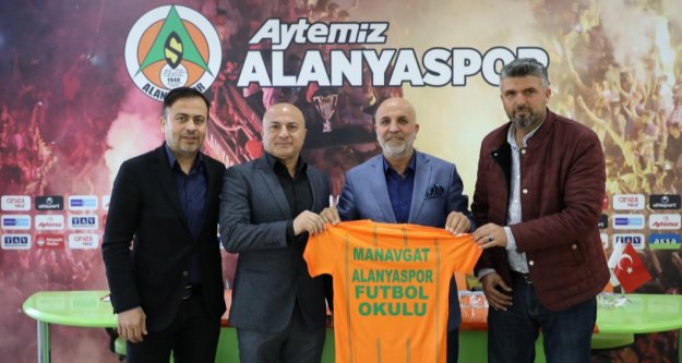 Manavgat'a Alanyaspor Futbol Okulu açılıyor