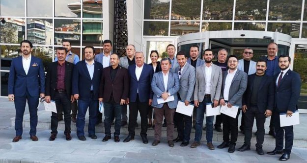 Millet İttifakının meclis üyeleri mazbatalarını aldı