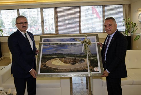 Vali Karaloğlu’ndan Başkan Böcek’e ziyaret