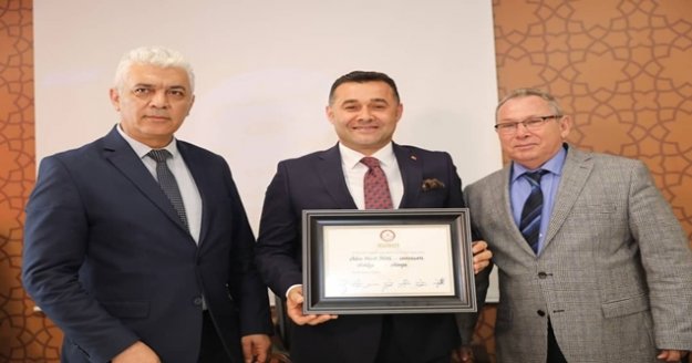 Başkan Yücel mazbatasını aldı