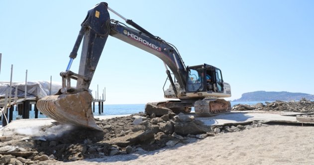 Yücel: Sahil kamunun, kimse yapısını değiştiremez