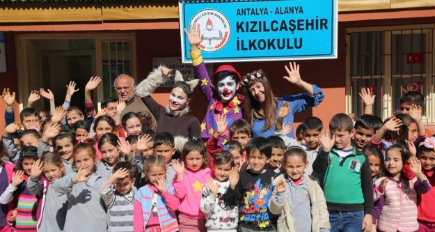 4 bin 500 çocuk mutluluğu resmetti