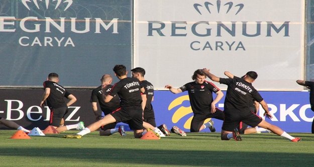 A Milli Takım, Antalya kampında ilk antrenmana çıktı