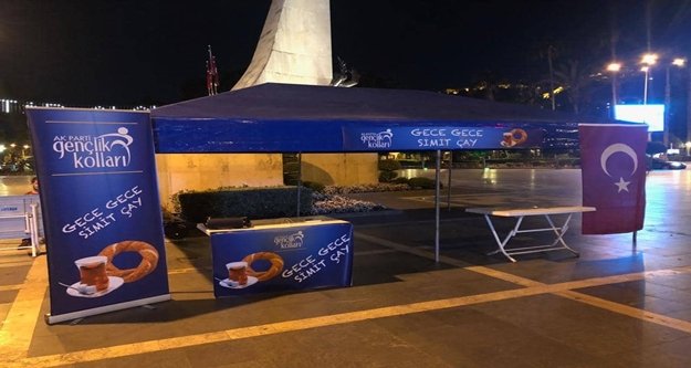 AK Gençlik’ten Ramazan Ayı’na özel çay simit ikramı