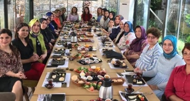AK Partili kadınlar kahvaltıda buluştular