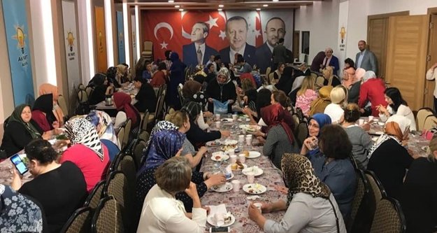 AK Partili kadınlara teşekkür belgesi