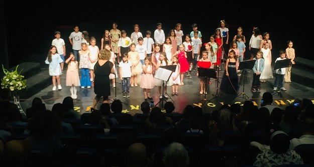 Alanya Bahçeşehir korosu mest etti