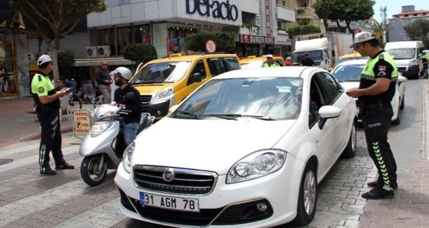 Alanya'da trafikte önce yaya uygulaması