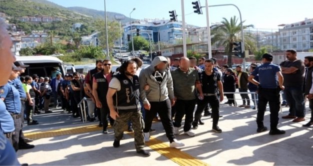 Alanya'da yasadışı bahisten alınan 40 kişiden 19'u tutuklandı