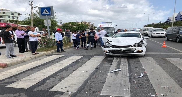 Alanya'da yaya geçidinde kaza: 2 yaralı var
