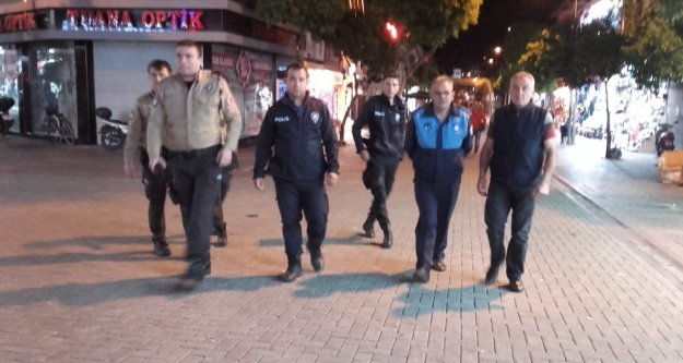 Alanya'da zabıta ve polis elele gece mesaisinde