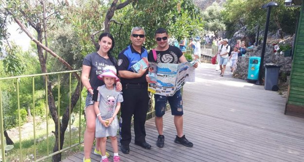 Alanya polisi turistlere rehber oluyor