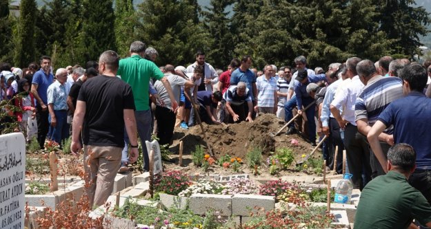 Alanyalı Şule öğretmen gözyaşları içinde toprağa verildi