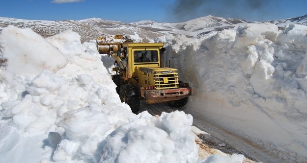 Antalya'da karla mücadele