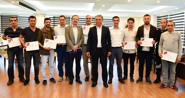 Babalar sertifikalarını aldı