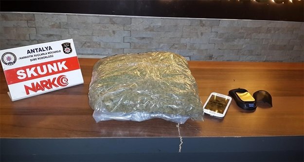 İranlı yolcu havalimanında valizinde uyuşturucuyla yakalandı