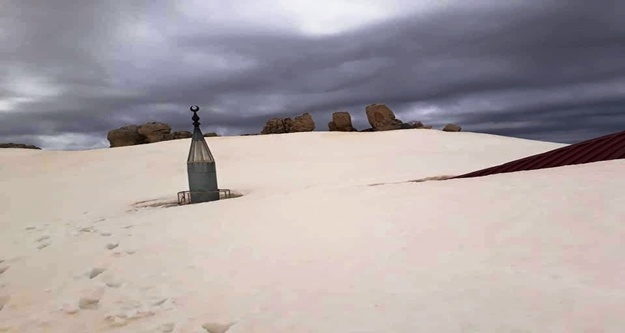 Mayıs ayında 2,5 metrelik inanılmaz kar manzarası