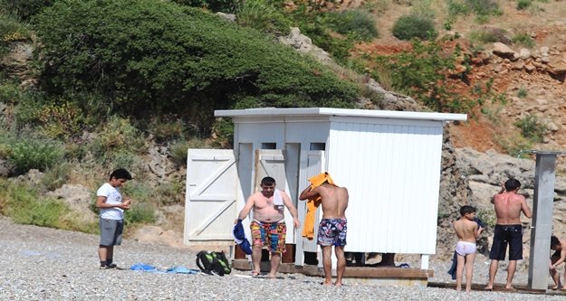 Soyunma kabinlerinin kapıları takıldı