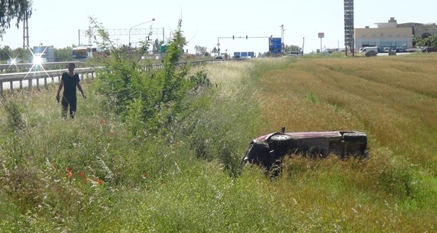 Telefona bakmak isterken buğday tarlasına uçtu