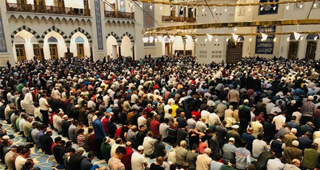 "Teravih namazı kılmak sünnettir"