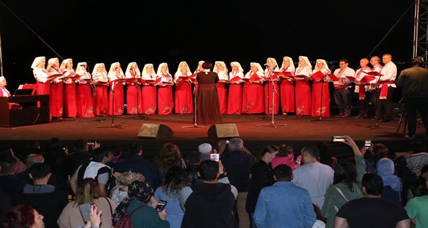 Ukraynalılar Türkçe ilahiler söyledi