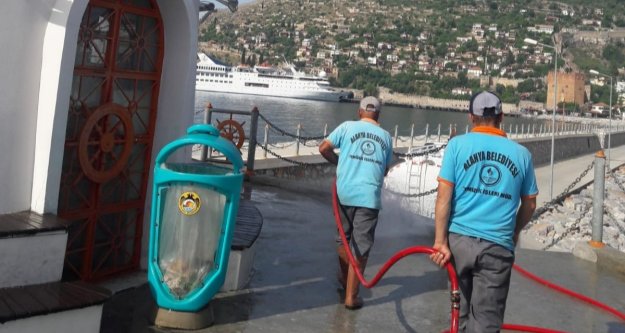 Alanya Belediyesi'nden şehirde bayram temizliği