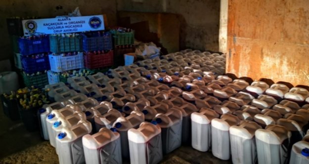 Alanya'da kaçak içki operasyonunda 2 tutuklama