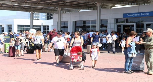Antalya'ya havadan turist yağıyor