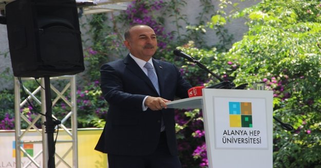 Bakan Çavuşoğlu, Alanya’da mezuniyet törenine katıldı
